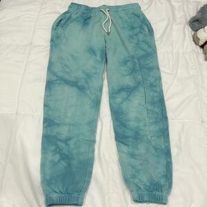 Gap comfy size xs sweats with pockets. The matching zip up jacket is in closet.